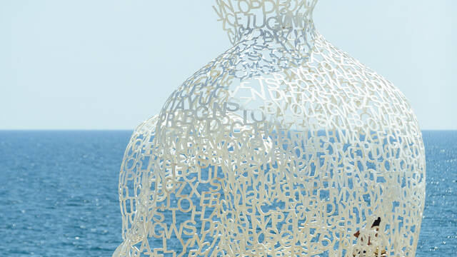 Antibes, le Nomade de Jaume Plensa ©Office de Tourisme et des Congrès d'Antibes Juan-les-Pins - Gilles Lefrancq