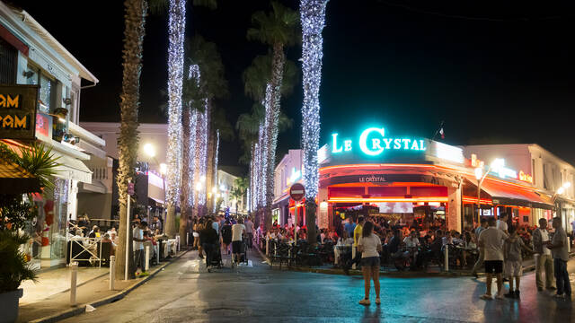 Juan-les-Pins, night life ©Office de Tourisme et des Congrès d'Antibes Juan-les-Pins - Gilles Lefrancq