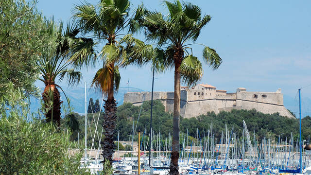 Fort Carré seen from Antibes' harbor © David Vincendeau (office de tourisme et des congrès)