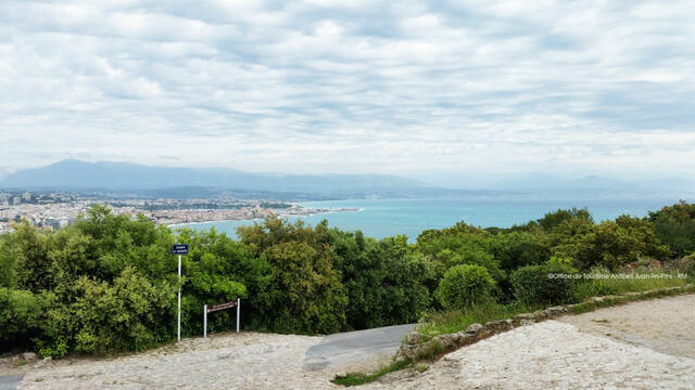 Le haut du chemin du Calvaire ©R. Mattey